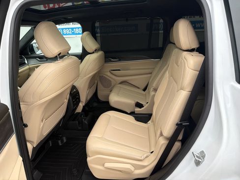 Used 2025 Jeep Grand Cherokee L Limited w/ Luxury Tech Group II image 34