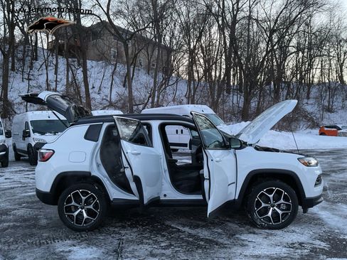 New 2026 Jeep Compass Limited AWD/4WD image 34