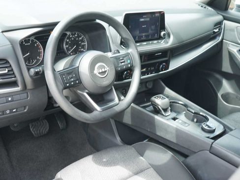 Used 2024 Nissan Rogue SV AWD/4WD image 7