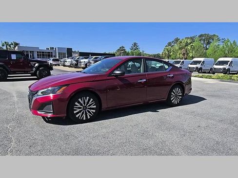 Used 2025 Nissan Altima 2.5 SV FWD image 26