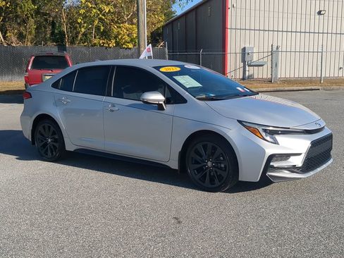 Used 2023 Toyota Corolla SE image 11