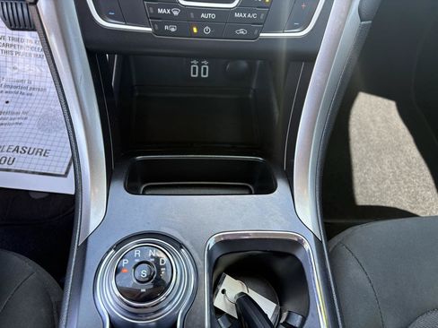 Used 2019 Ford Fusion SE FWD image 26