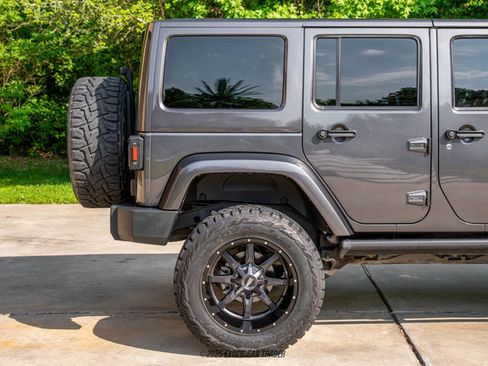 Used 2016 Jeep Wrangler Unlimited Rubicon w/ Connectivity Group image 10