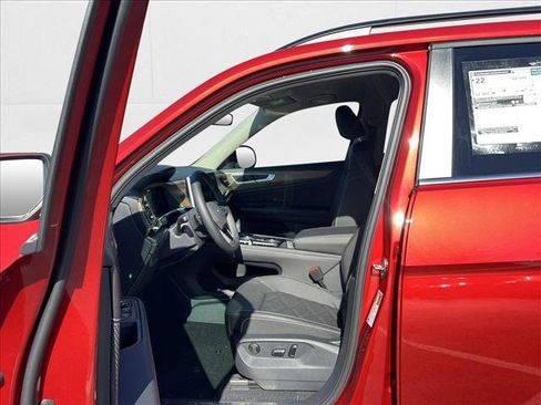 Used 2025 Volkswagen Atlas SE image 14