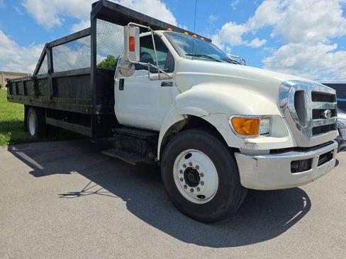 Used 2013 Ford F750 2WD Regular Cab Super Duty image 3