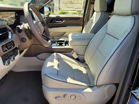 New 2026 GMC Yukon XL Denali w/ Denali Reserve Package image 14