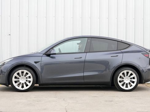 Used 2020 Tesla Model Y Performance image 8
