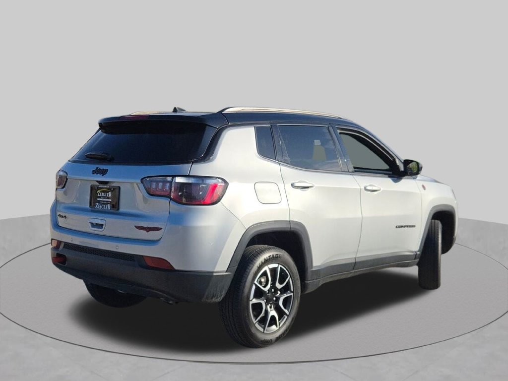 Used 2024 Jeep Compass Trailhawk AWD/4WD image 10