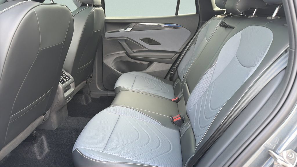 New 2026 Volkswagen Tiguan SE R-Line FWD image 31