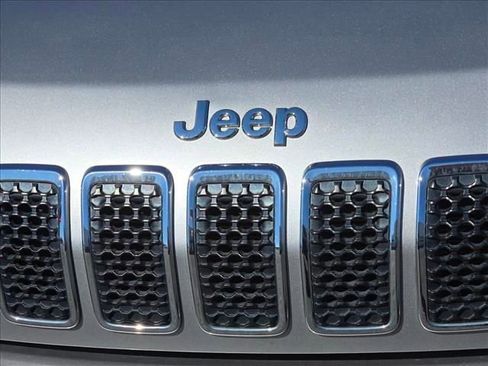 Used 2019 Jeep Cherokee Latitude w/ Popular Appearance Group image 26