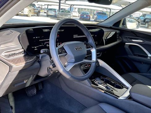 Used 2025 Audi Q5 Premium w/ Convenience Package image 16