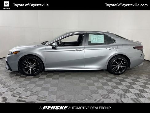 Used 2024 Toyota Camry SE image 2