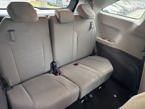 Used 2024 Toyota Sienna LE image 12