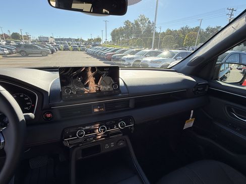 New 2025 Honda Pilot Sport image 16