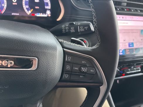 Used 2023 Jeep Grand Cherokee Limited image 13