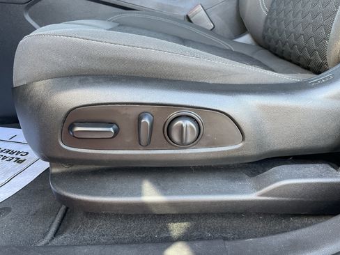 Used 2019 Chevrolet Blazer LT image 16