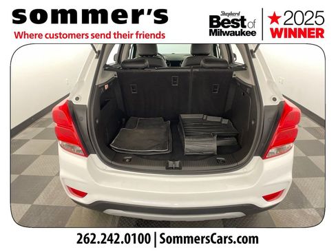 Used 2020 Chevrolet Trax LT w/ LT Convenience Package AWD/4WD image 19