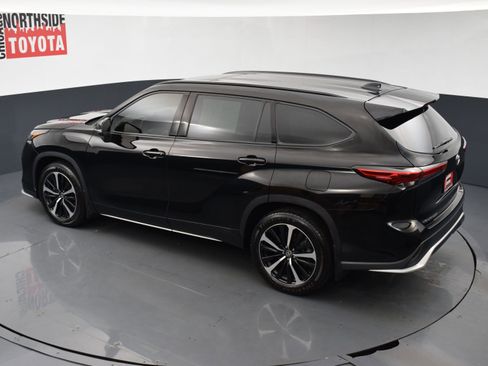 Used 2022 Toyota Highlander XSE AWD/4WD image 24