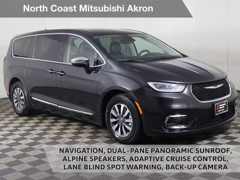 Used 2023 Chrysler Pacifica Limited FWD image 1
