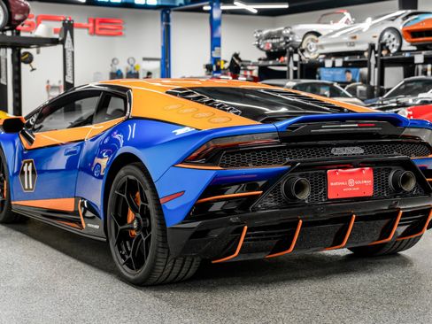 Used 2020 Lamborghini Huracan EVO image 6