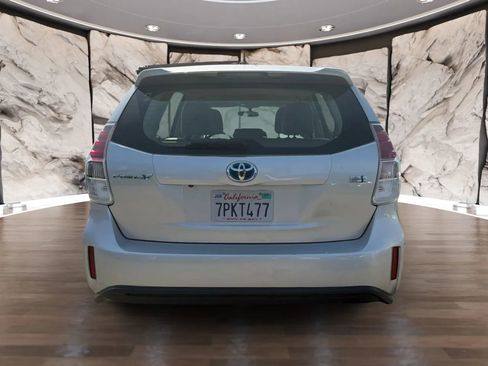 Used 2016 Toyota Prius V Five image 7