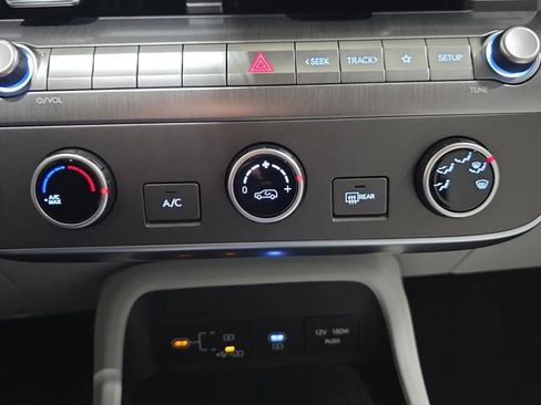 New 2026 Hyundai Kona SE image 12