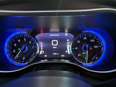 Used 2017 Chrysler Pacifica Limited w/ Advanced Safetytec Group image 10