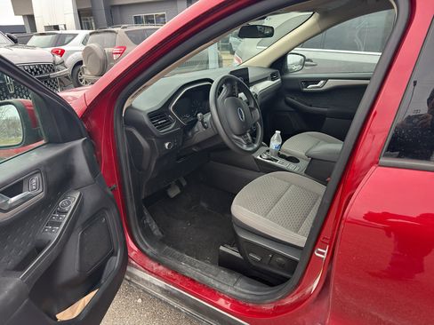 Used 2020 Ford Escape SE image 8