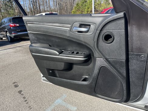 Used 2021 Chrysler 300 Touring L image 16