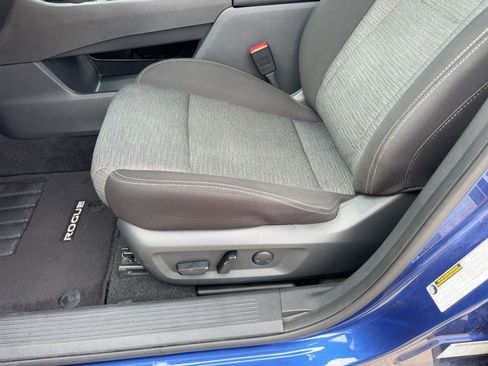Used 2023 Nissan Rogue SV image 14