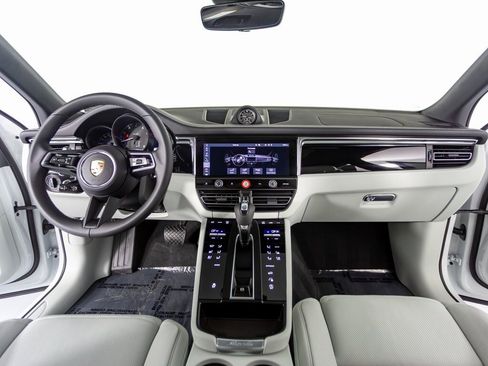 New 2026 Porsche Macan image 28