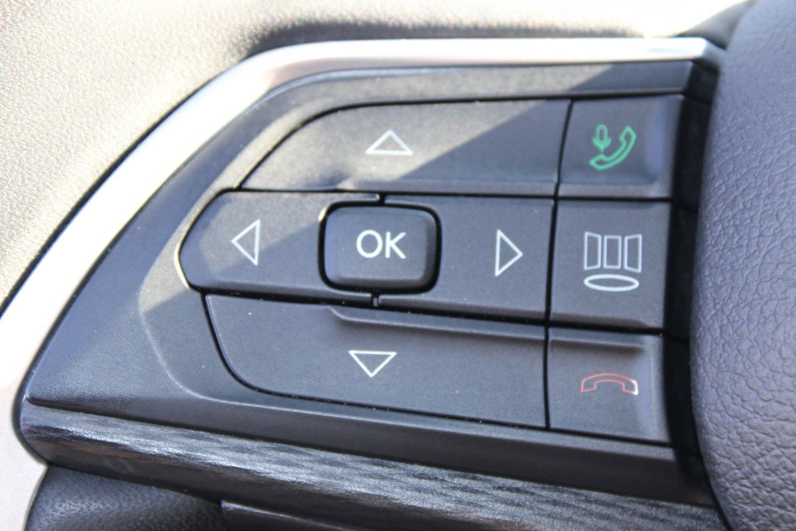 Used 2023 Jeep Grand Cherokee L Laredo RWD image 26