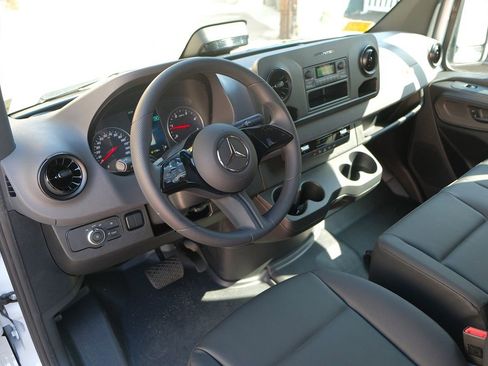 Used 2025 Mercedes-Benz Sprinter 2500 image 12