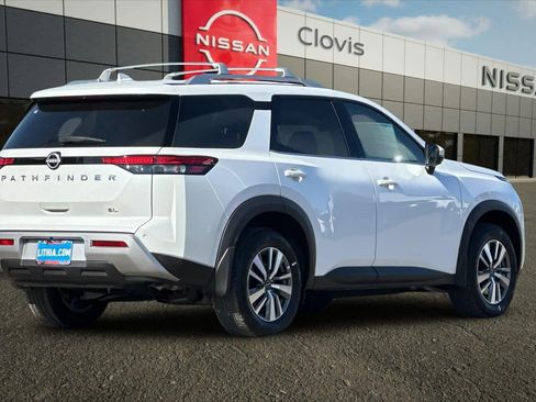 New 2025 Nissan Pathfinder SL image 3