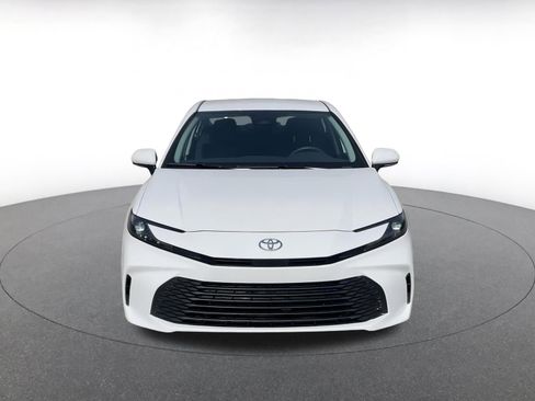 Used 2025 Toyota Camry LE image 3