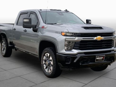 Used 2024 Chevrolet Silverado 2500 Custom w/ Custom Value Package AWD/4WD image 3