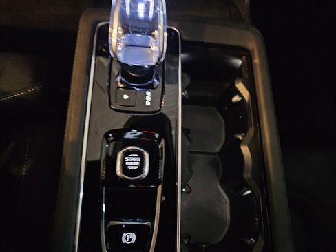 Certified 2025 Volvo XC90 B6 Ultra image 25