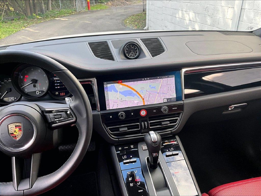 Certified 2026 Porsche Macan S AWD/4WD image 10