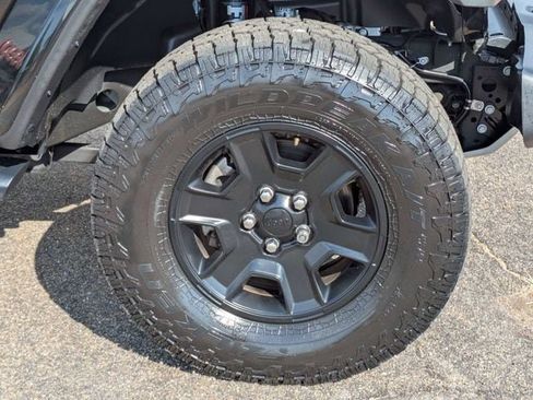 Used 2022 Jeep Gladiator Mojave w/ LED Lighting Group AWD/4WD image 11