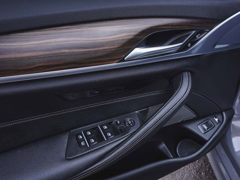 Used 2022 BMW 530e xDrive w/ Executive Package image 10