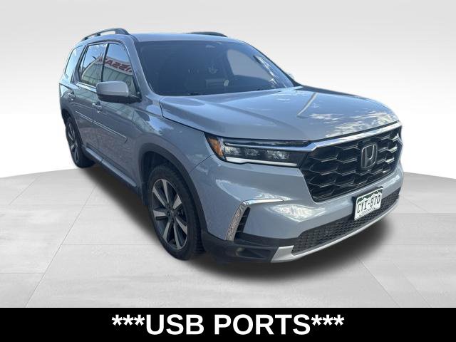 Used 2024 Honda Pilot Touring image 3