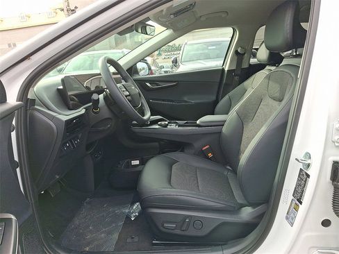 New 2025 Kia EV6 Light w/ Light LR Technology Package image 6