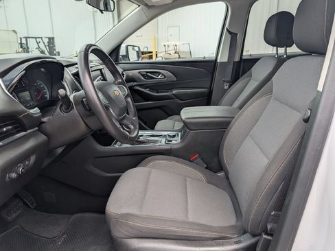 Used 2021 Chevrolet Traverse LT FWD image 16