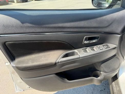 Used 2025 Mitsubishi Outlander Sport LE AWD/4WD image 29