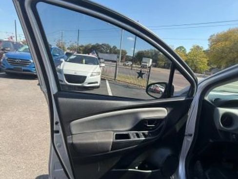 Used 2015 Toyota Yaris L image 14