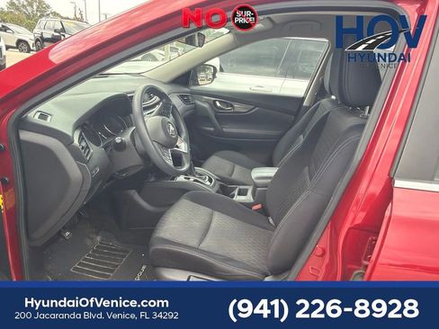 Used 2017 Nissan Rogue S AWD/4WD image 4