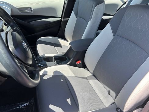 Used 2025 Toyota Corolla LE FWD image 18