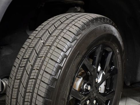 Used 2024 Jeep Grand Cherokee Altitude image 8