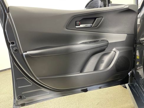 Used 2025 Toyota Prius XLE image 17