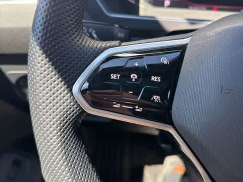 Certified 2022 Volkswagen Tiguan SEL R-Line image 16